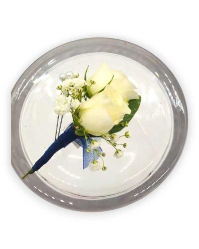 <p>Premium Boutonnière comes with pocket square.</p>