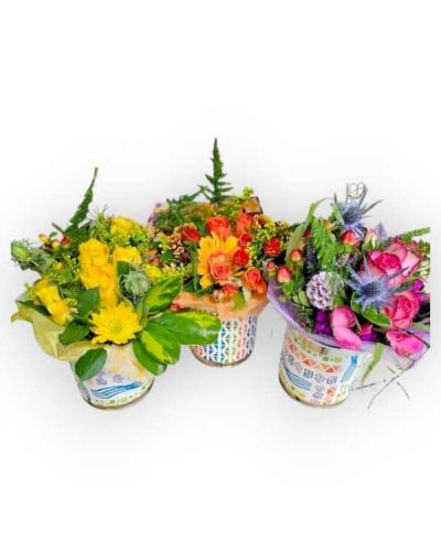 <p>Florist's finest selection of the freshest flowers. Design and colors may vary.</p>